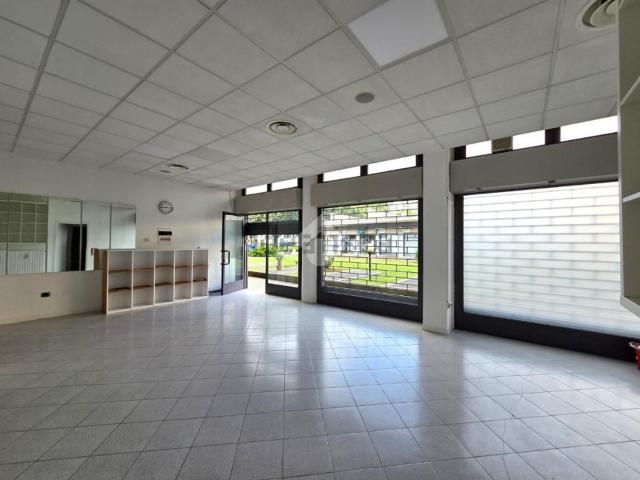 Locale in vendita di 85 m² in Via Vittorio Gasparini