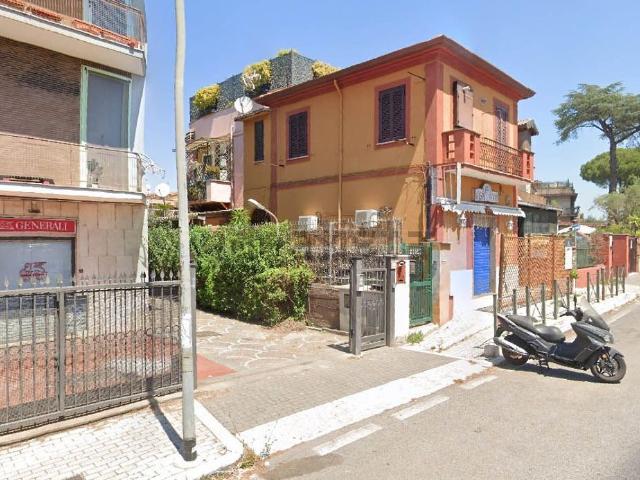 Locale in vendita di 85 m² in Via Annia Regilla, 27