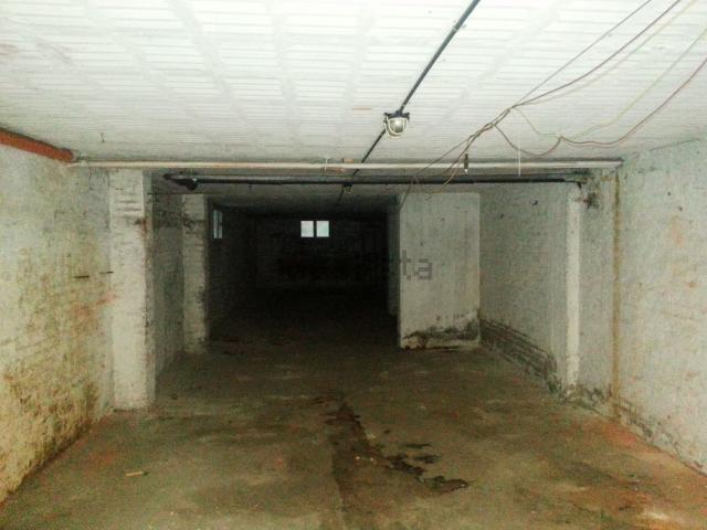 Locale in vendita di 85 m² in Via Caraton