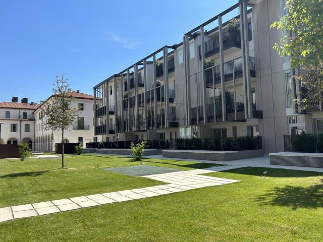 Locale in vendita di 85 m² in Via Cazzaro, 6