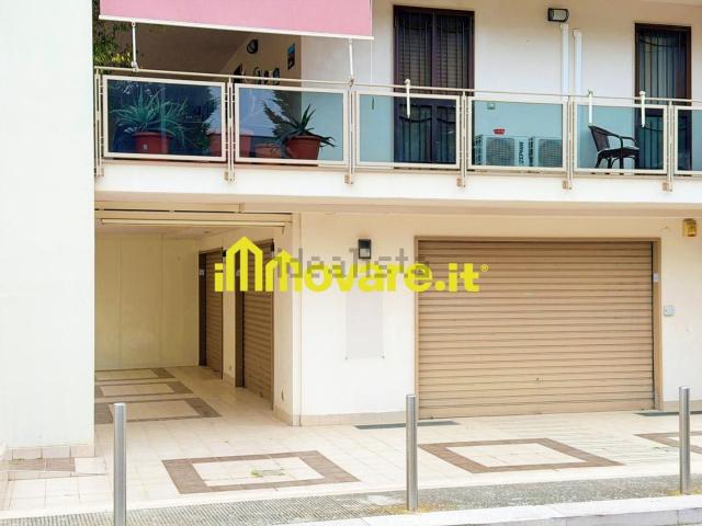 Locale in vendita di 85 m² in Via Conella