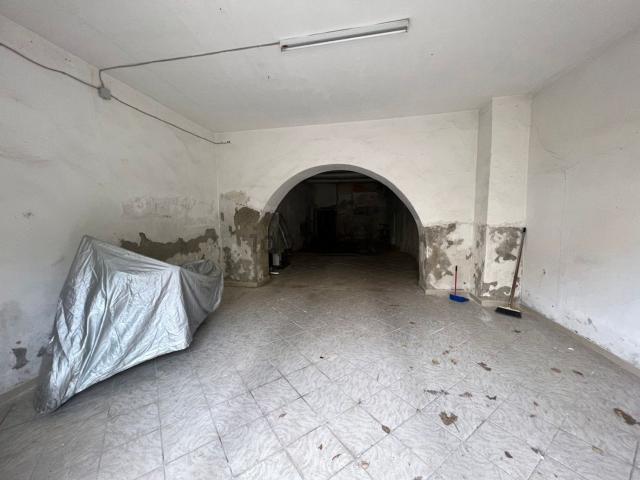 Locale in vendita di 85 m² in Via Dogana, 91