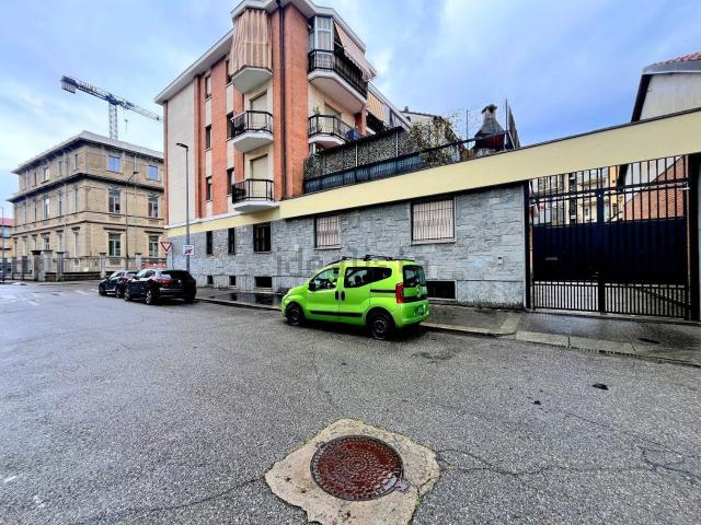 Locale in vendita di 85 m² in Via Dogliani, 13