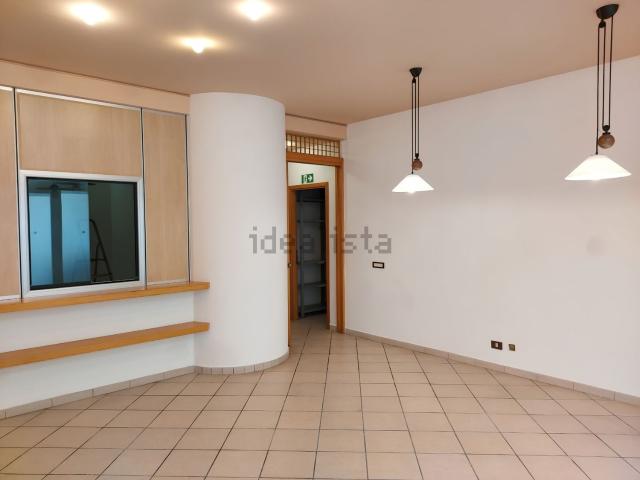 Locale in vendita di 85 m² in Via Enrico Dandolo, 12