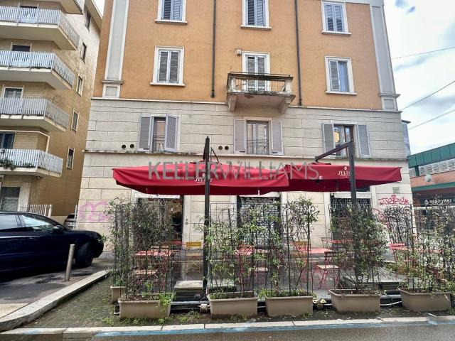Locale in vendita di 85 m² in Via Francesco Arese, 19