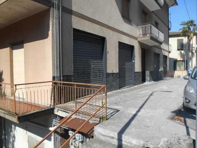 Locale in vendita di 85 m² in Via G. B. Valente