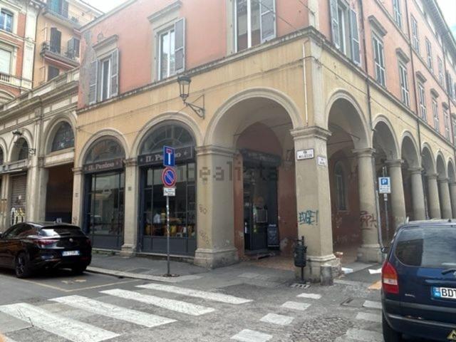 Locale in vendita di 85 m² in Via Galliera