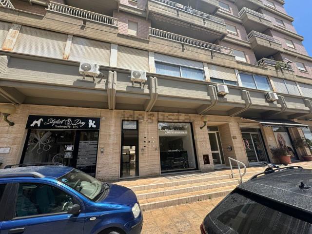 Locale in vendita di 85 m² in Via Leone XIII, 1