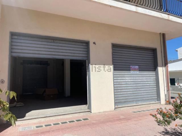 Locale in vendita di 85 m² in Via Leonida Repaci, 14