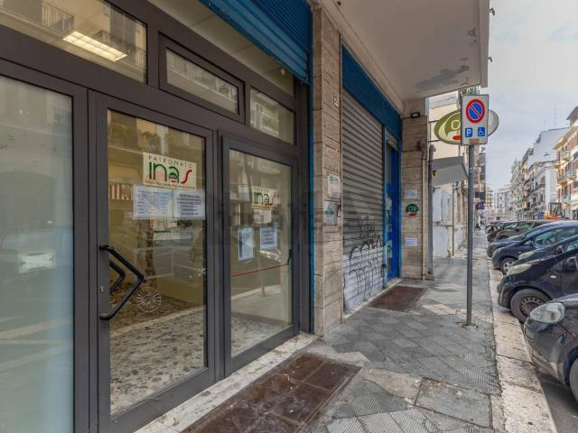Locale in vendita di 85 m² in Via Michelangelo Signorile, 2