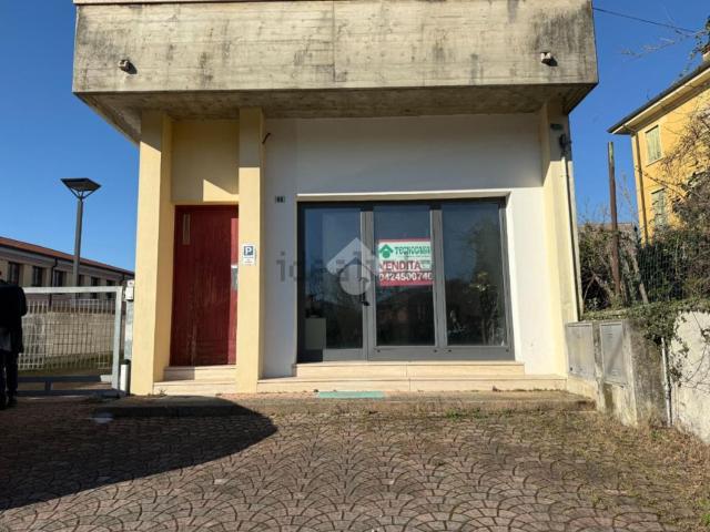 Locale in vendita di 85 m² in Via Munari, 11