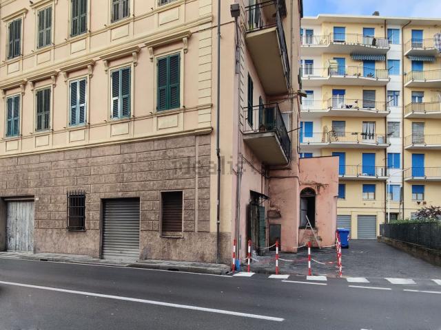 Locale in vendita di 85 m² in Via Nizza, 32