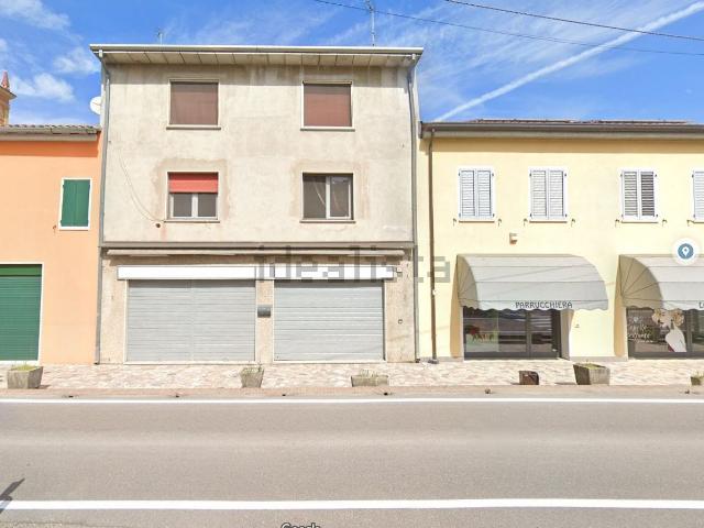 Locale in vendita di 85 m² in Via per Ferrara, 169