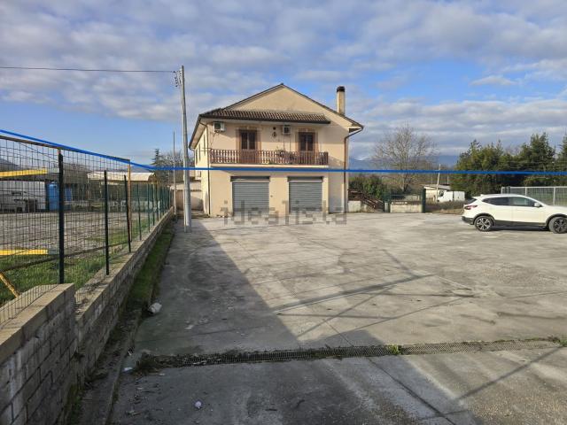 Locale in vendita di 85 m² in Via per Frosinone