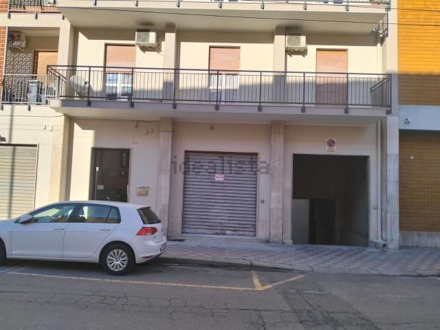 Locale in vendita di 85 m² in Via Piemonte, 19