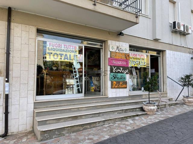 Locale in vendita di 85 m² in Via Pitagora, 11