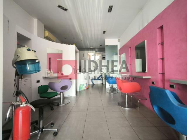 Locale in vendita di 85 m² in Via Postumia Centro