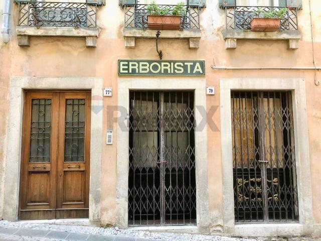 Locale in vendita di 85 m² in Via Roma, 79