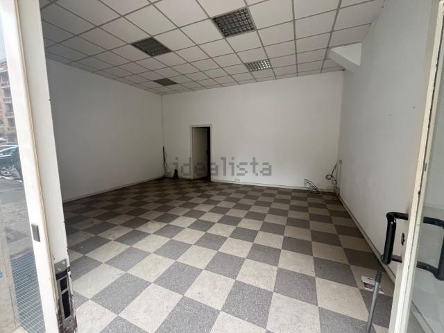 Locale in vendita di 85 m² in Via Sestio Calvino