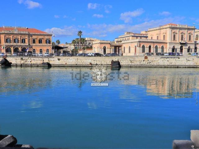 Locale in vendita di 85 m² in Viale Mazzini