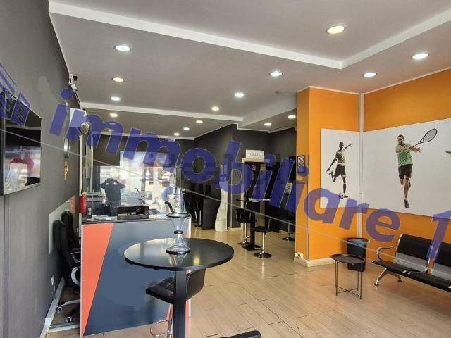 Locale in vendita di 85 m² in Viale Europa, 144