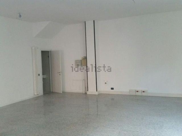 Locale in vendita di 85 m²
