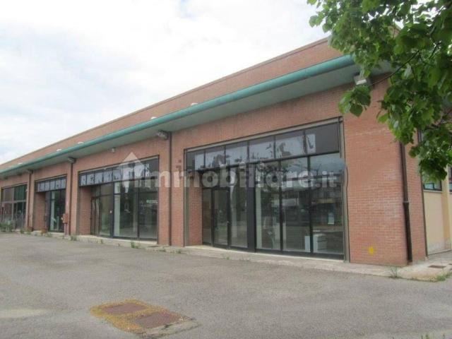 Locale in vendita di 860 m²