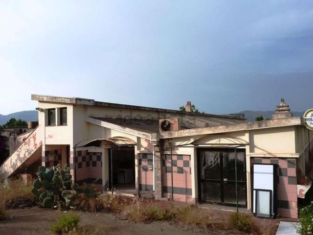 Locale in vendita di 860 m² in Via dei Pittori Europei