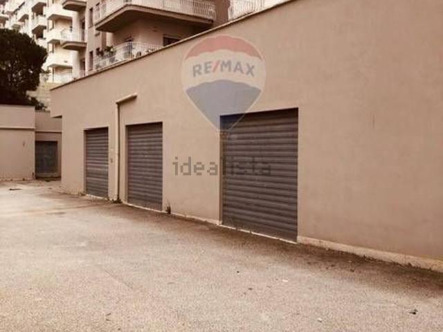 Locale in vendita di 860 m² in Via V. Narici, 22