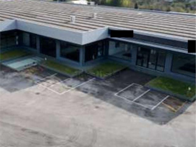 Locale in vendita di 8670 m² in Viale Treviso, 7