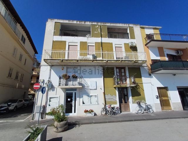 Locale in vendita di 86 m² in Via Capitano F. Zuccarello, 147