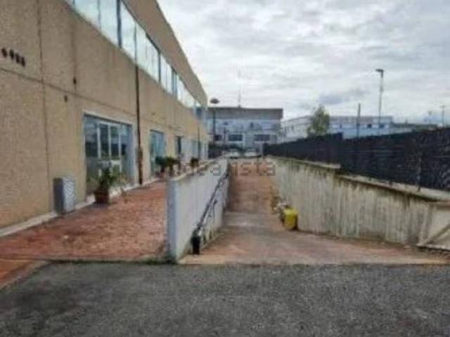 Locale in vendita di 86 m² in Via dei Palissandri, 8
