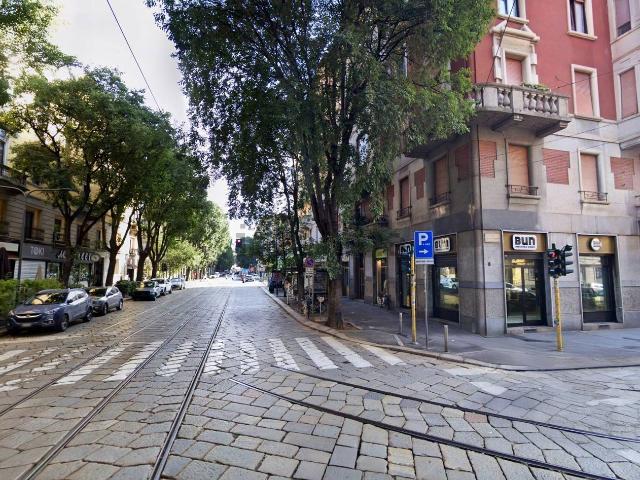 Locale in vendita di 86 m² in Via Giulio Cesare Procaccini, 61