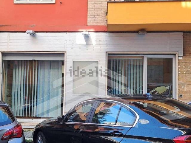 Locale in vendita di 86 m² in Via Giuseppe Zurlo, 17