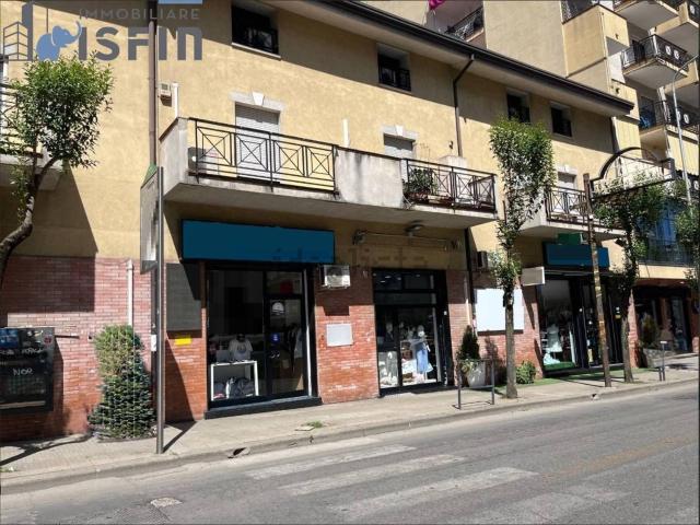 Locale in vendita di 86 m² in Via Panebianco, 87