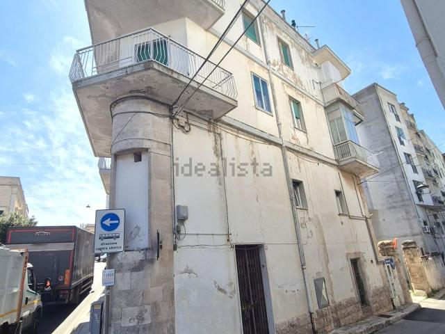 Locale in vendita di 86 m² in Via Serra