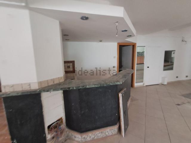 Locale in vendita di 870 m² in Viale Barlaam da Seminara