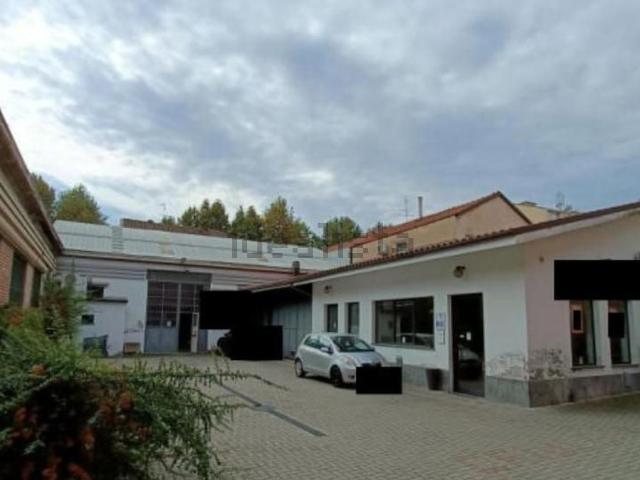 Locale in vendita di 878 m² in Corso Alessandria, 167