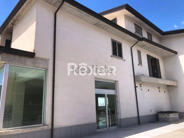 Locale in vendita di 880 m² in Via Moliniello