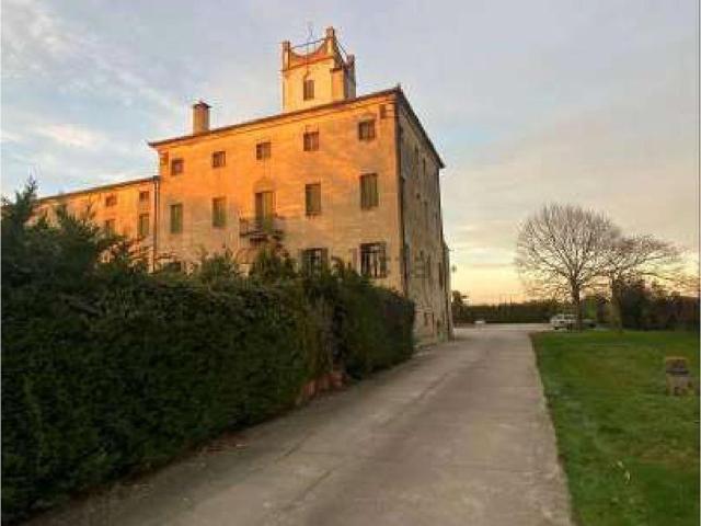 Locale in vendita di 885 m² in Via da Rio, 55