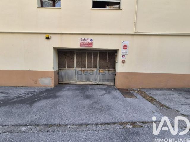 Locale in vendita di 88 m² in Via A. de Gasperi, 19