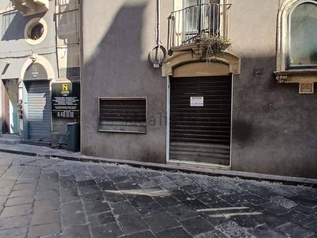 Locale in vendita di 88 m² in Via Alessandro Manzoni, 13