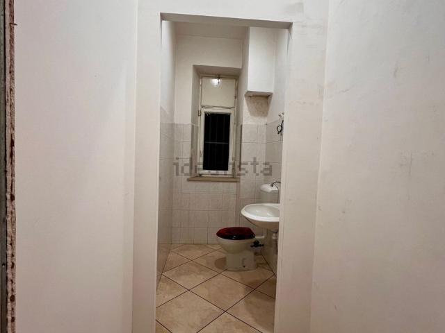 Locale in vendita di 88 m² in Via Breglio, 121