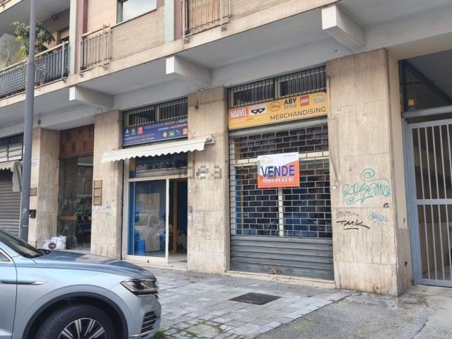 Locale in vendita di 88 m² in Via Domenico Frugiuele, 13