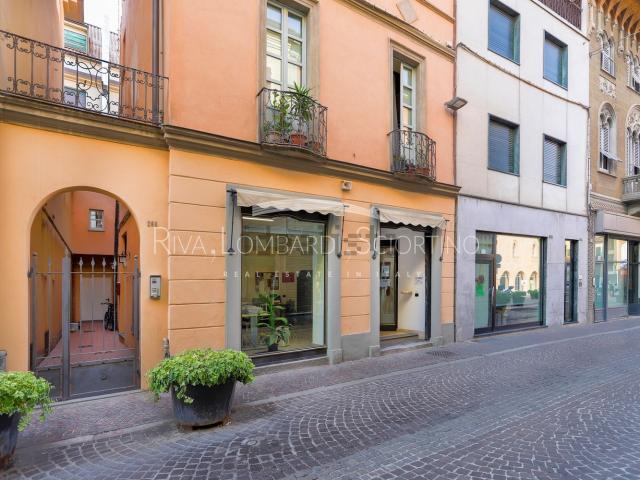 Locale in vendita di 88 m² in Via Emilia, 266
