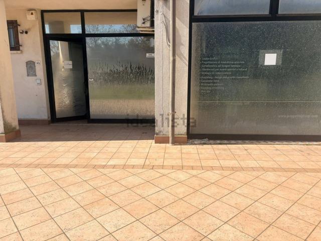 Locale in vendita di 88 m² in Via Pio la Torre
