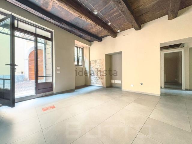Locale in vendita di 88 m² in Via Prevosto Felice Piana, 33
