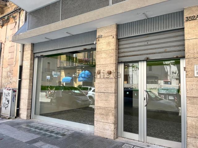 Locale in vendita di 88 m² in Via Principe Amedeo, 352