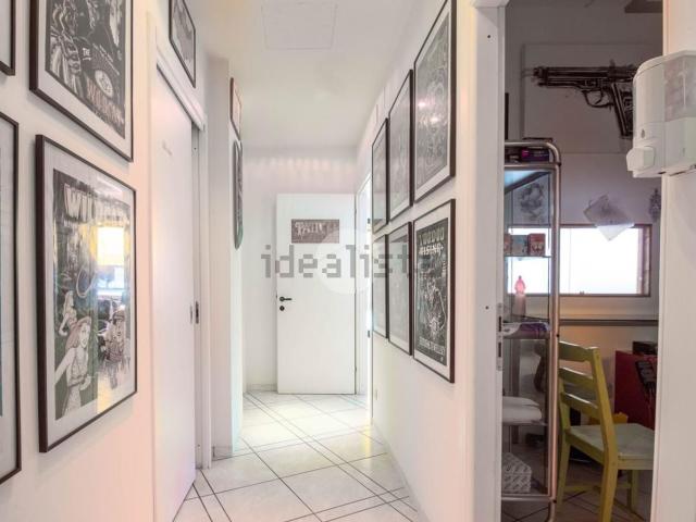 Locale in vendita di 89 m² in Largo Danubio, 18