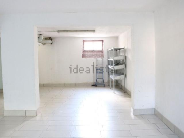 Locale in vendita di 89 m² in Via Bassano del Grappa